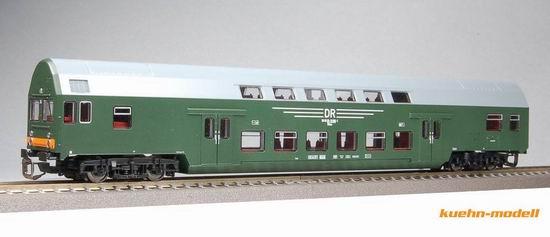 Double-deck driving trailer<br /><a href='images/pictures/Kuehn/41110.jpg' target='_blank'>Full size image</a>